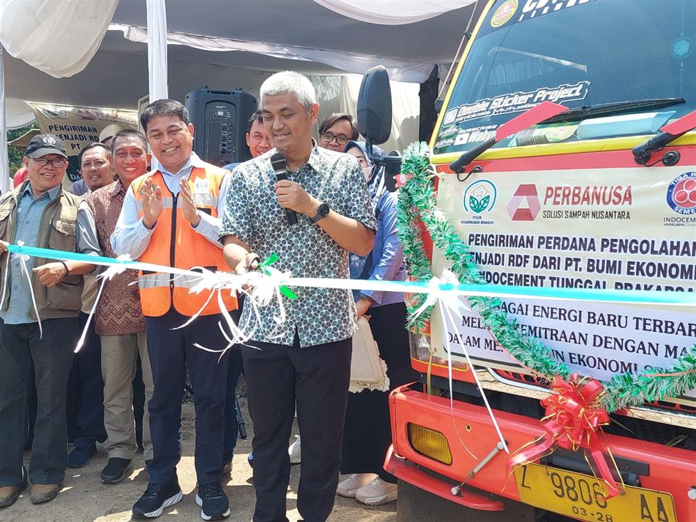 Indocement Cirebon Terima RDF Pertama Produksi TPS3R Desa Hegarmanah